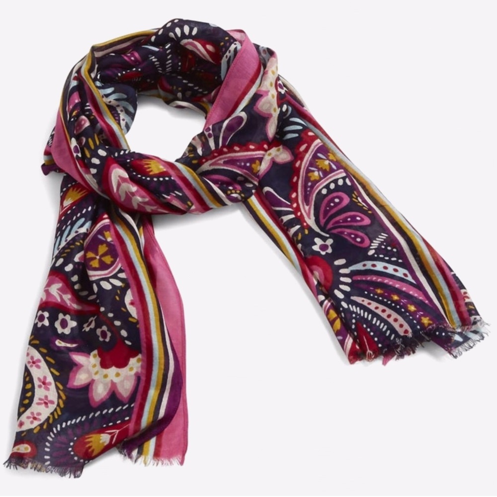 Vera Bradley NWT Soft Eyelash Fringe Scarf in Painted Paisley Print